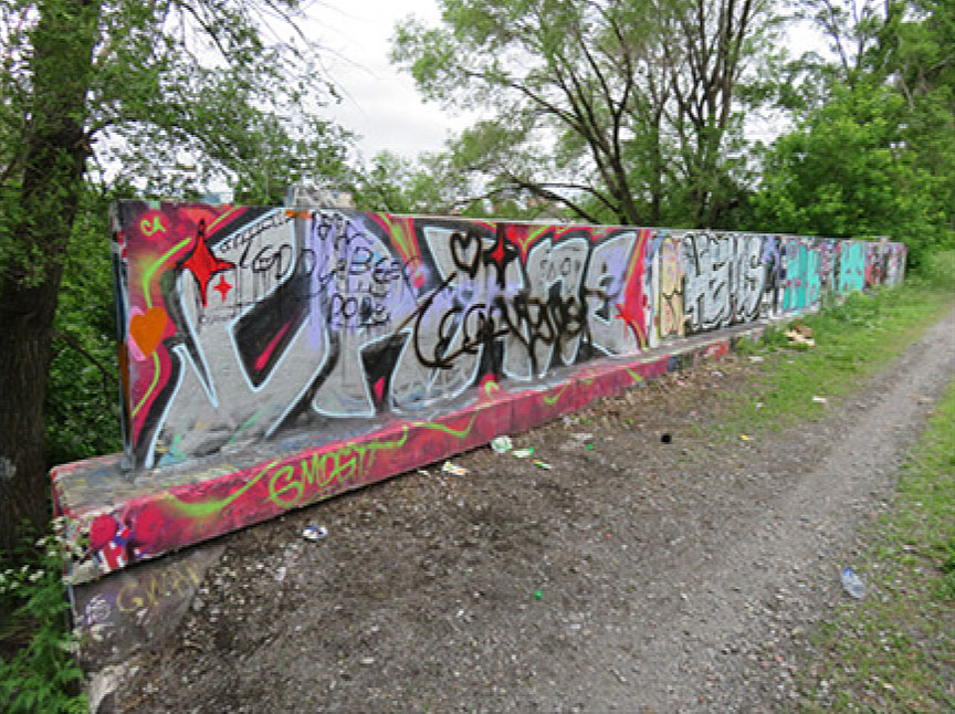 Graffitis sur les parapets des ponts
