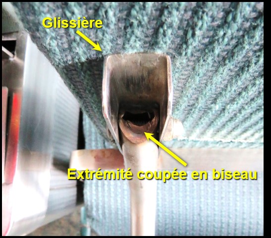 Tube en métal de la seconde section de l’ensemble du dispositif du repose-jambes (Source : BST)