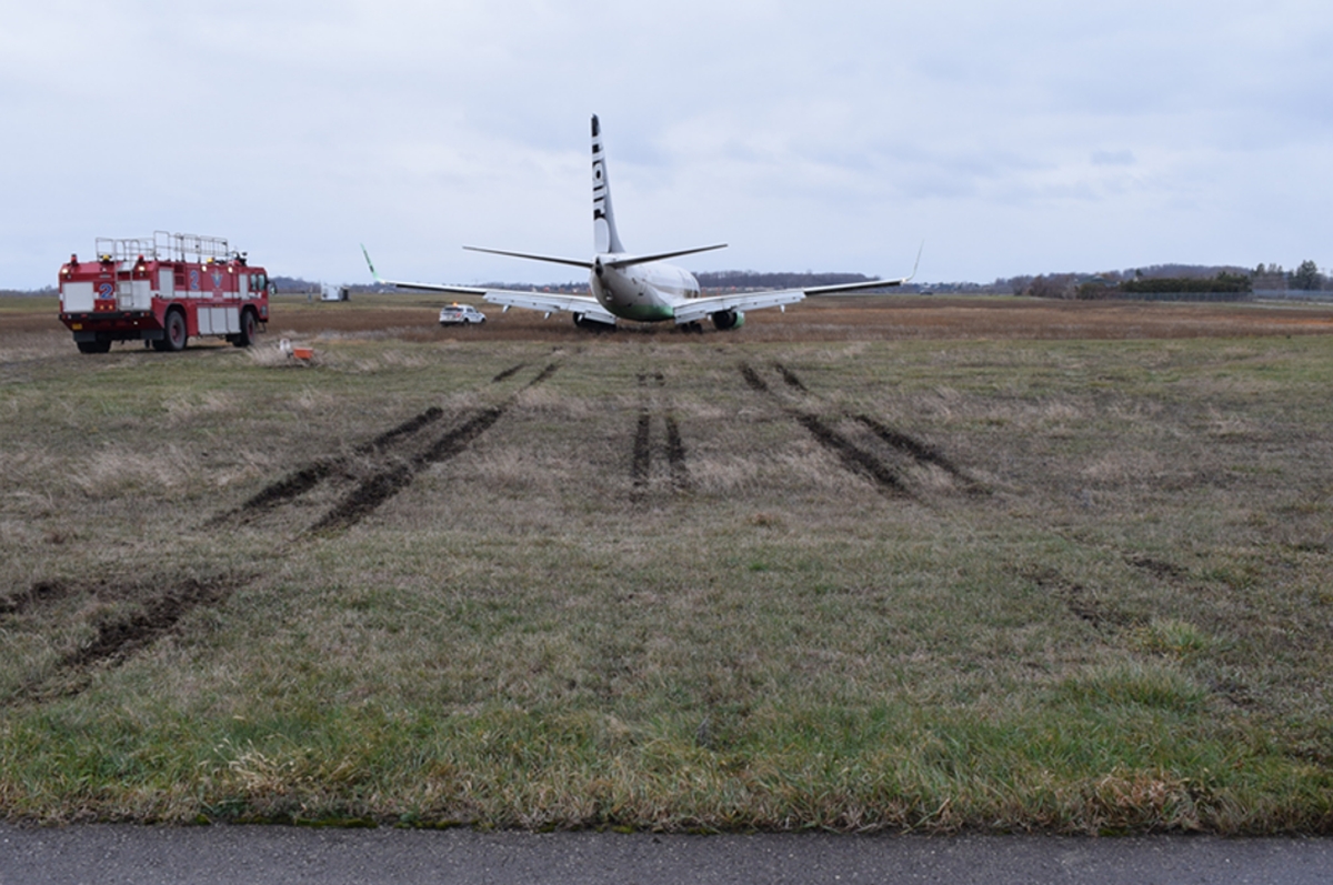 Figure 2. Occurrence site, taken from the edge of the paved surface, facing west (Source: TSB)