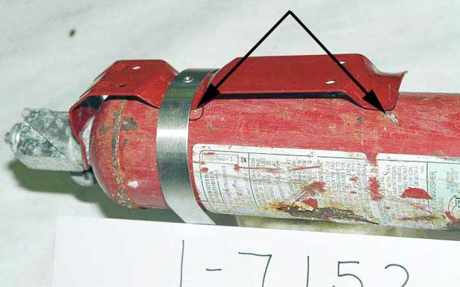 Extincteur au halon récupéré - rainures sur la pièce produite 1-7152