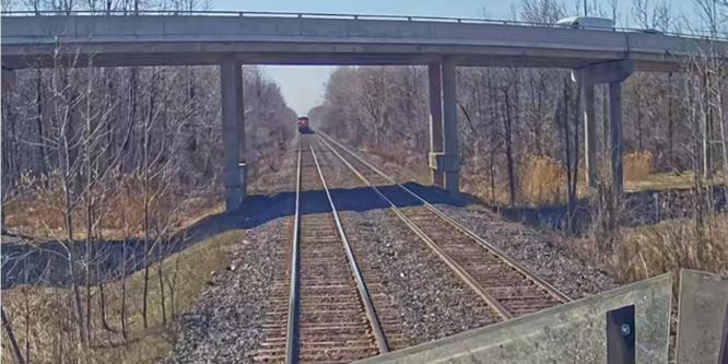 Figure 2. Head end of train CN 372, as seen from the locomotive on train VIA 67, after both trains had stopped (Source: VIA Rail Canada Inc.)